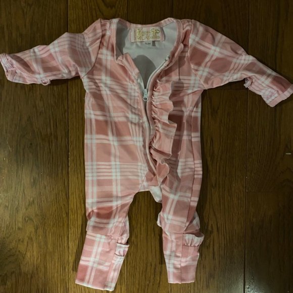 Kryssi Kouture Ruffle Zippie Convertible Jumpsuit/Sleeper (0-3 Months) - Picture 1 of 2